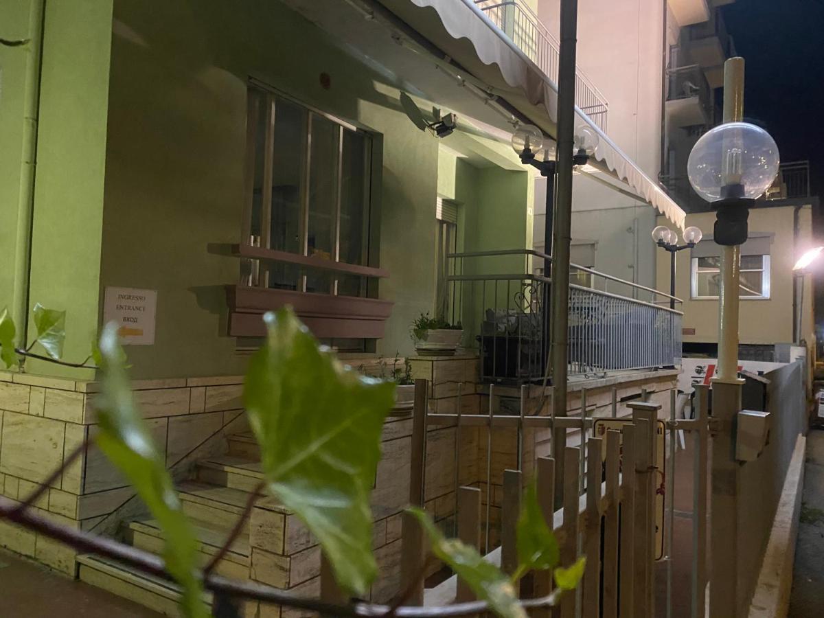 Villa Derna リミニ エクステリア 写真